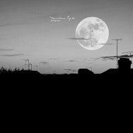 The largest moon in 20 years over a London Skyline.