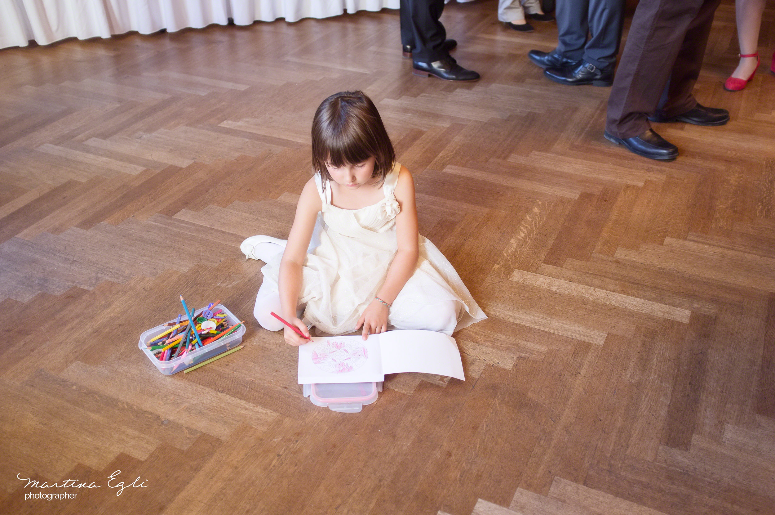 A young wedding guest amuses her self at the reception